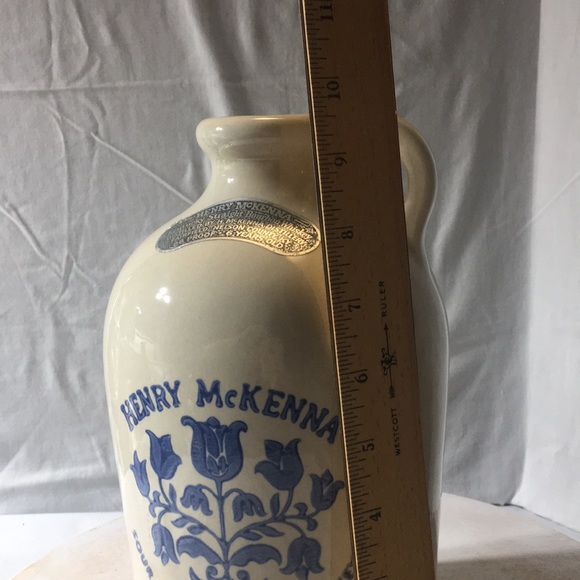 Vintage 1/2 gallon crock jug Henry McKenna whiskey jug blue on creamy gray - Picture 2 of 10